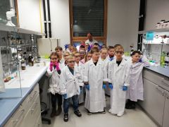 ilustracja do wpisu 
,,Chemiczne czary- mary"- warsztaty w pracowni chemicznej UwB