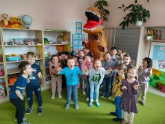 ilustracja do wpisu 
Dinozaur odwiedza nasze przedszkole